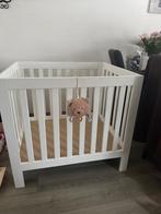 Goed uitziende baby box met matras, Kinderen en Baby's, Boxen, Ophalen, Gebruikt, Vierkant, In hoogte verstelbaar