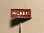 Metalen MORRIS AUTOMERK Speld (Rood/Metaalkleur)., Verzamelen, Speldjes, Pins en Buttons, Verzenden, Zo goed als nieuw, Transport