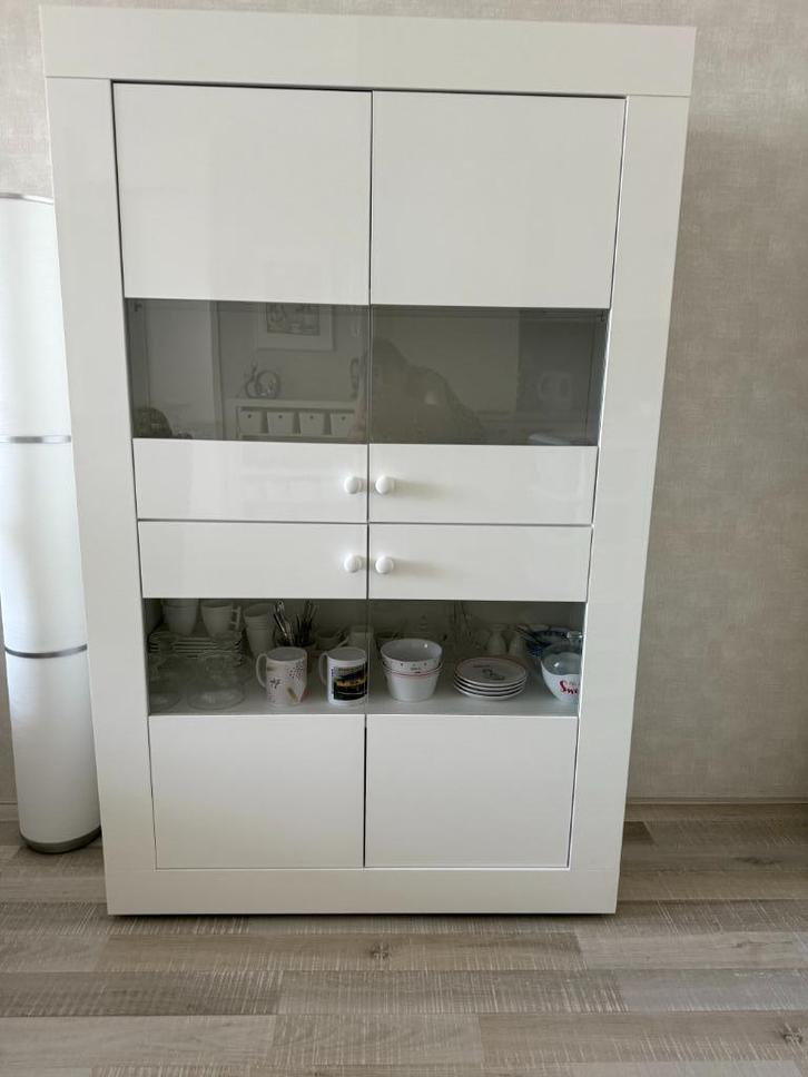 Witte hoogglans vitrinekast, Huis en Inrichting, Kasten | Vitrinekasten, Zo goed als nieuw, 150 tot 200 cm, 50 tot 100 cm, 25 tot 50 cm