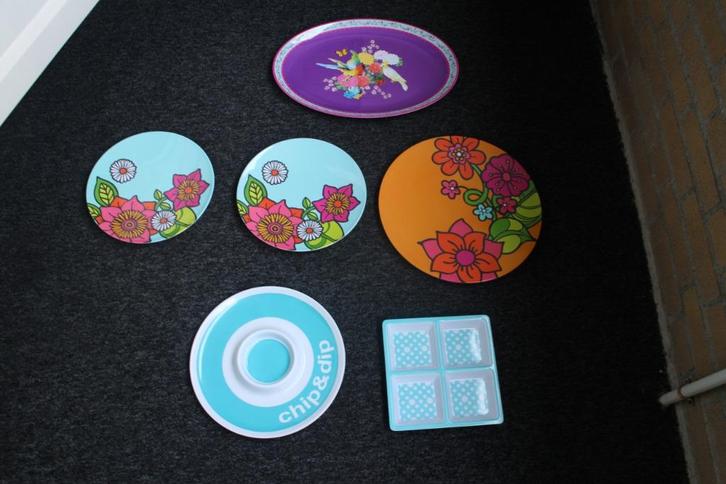6x Diversen Kleuren Serveer Schalen en Borden, Huis en Inrichting, Keuken | Servies, Zo goed als nieuw, Bord(en), Overige stijlen