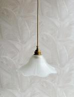 Vintage mat glazen hanglampje bloem, Huis en Inrichting, Lampen | Hanglampen, -, -, Ophalen of Verzenden, Zo goed als nieuw