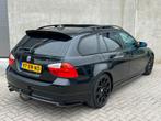 Zwarte BMW 3-Serie 320i M-Performance (BlackLine) Touring!, Auto's, 13 km/l, Achterwielaandrijving, 1995 cc, 4 cilinders