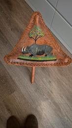 Krukje met neushoorn erop, Huis en Inrichting, Krukjes, Ophalen, Zo goed als nieuw, Hout