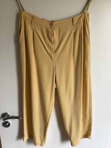 Zachtgele 3/4 broek - maat 46 beschikbaar voor biedingen
