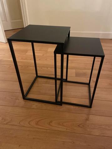 Zwarte metalen bijzettafeltjes set beschikbaar voor biedingen