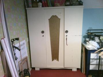 Mooie Degelijke Kast Wit Kledingkast H176 x B144 x D52cm beschikbaar voor biedingen