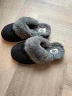 Ugg pantoffels maat 38, Kleding | Dames, Schoenen, UGG, Zwart, Ophalen of Verzenden, Zo goed als nieuw