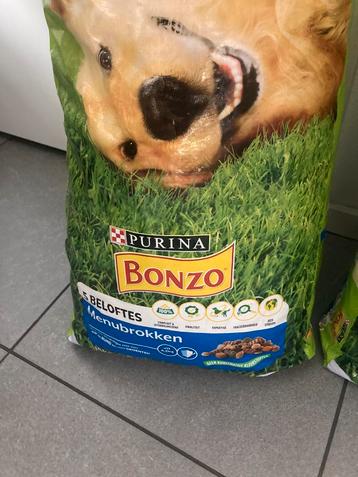 30 kilo Hondenbrokken bonzo 30 euro beschikbaar voor biedingen
