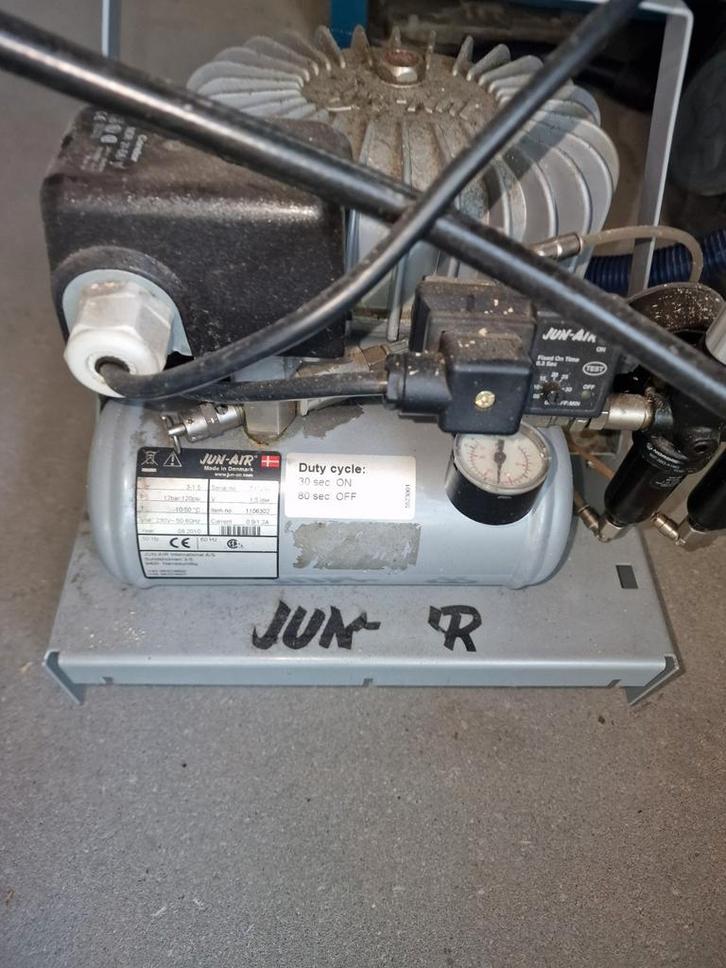 Jun-Air Stille Compressor - 1L, Doe-het-zelf en Verbouw, Compressors, Gebruikt, Minder dan 6 bar, Minder dan 25 liter, Minder dan 200 liter/min