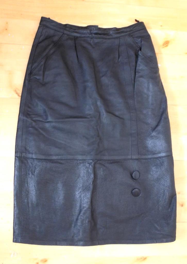 Stoere lange zwarte leren rok! M/L, Kleding | Dames, Rokken, Zo goed als nieuw, Maat 38/40 (M), Zwart, Onder de knie, Verzenden