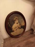 Oude ovale lijst met afbeelding meisje op bol glas., Antiek en Kunst, Ophalen of Verzenden