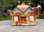 Theepot in vorm huisje Price Bros made in England, Ophalen