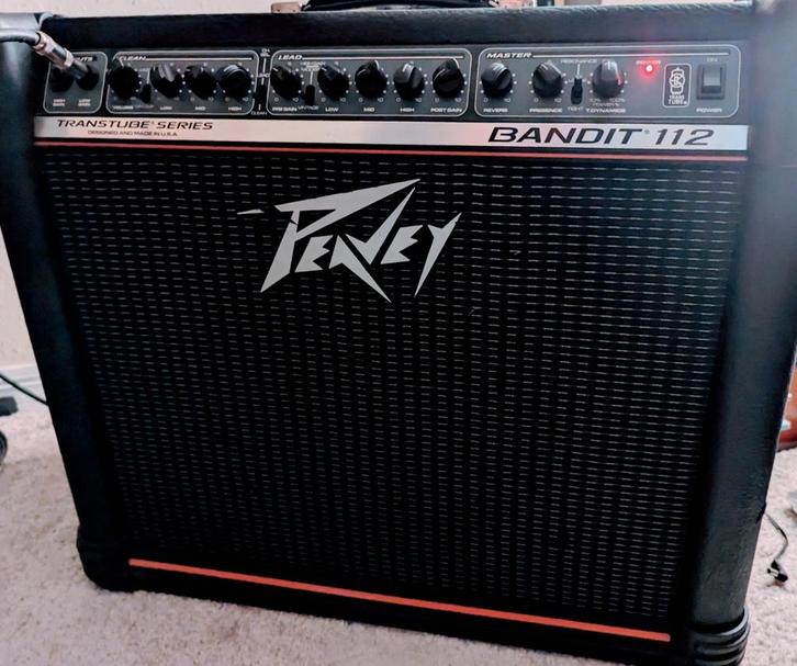 Peavey Bandit 112 Red Line Gitaarversterker, Muziek en Instrumenten, Versterkers | Bas en Gitaar, Gebruikt, Gitaar, 50 tot 100 watt