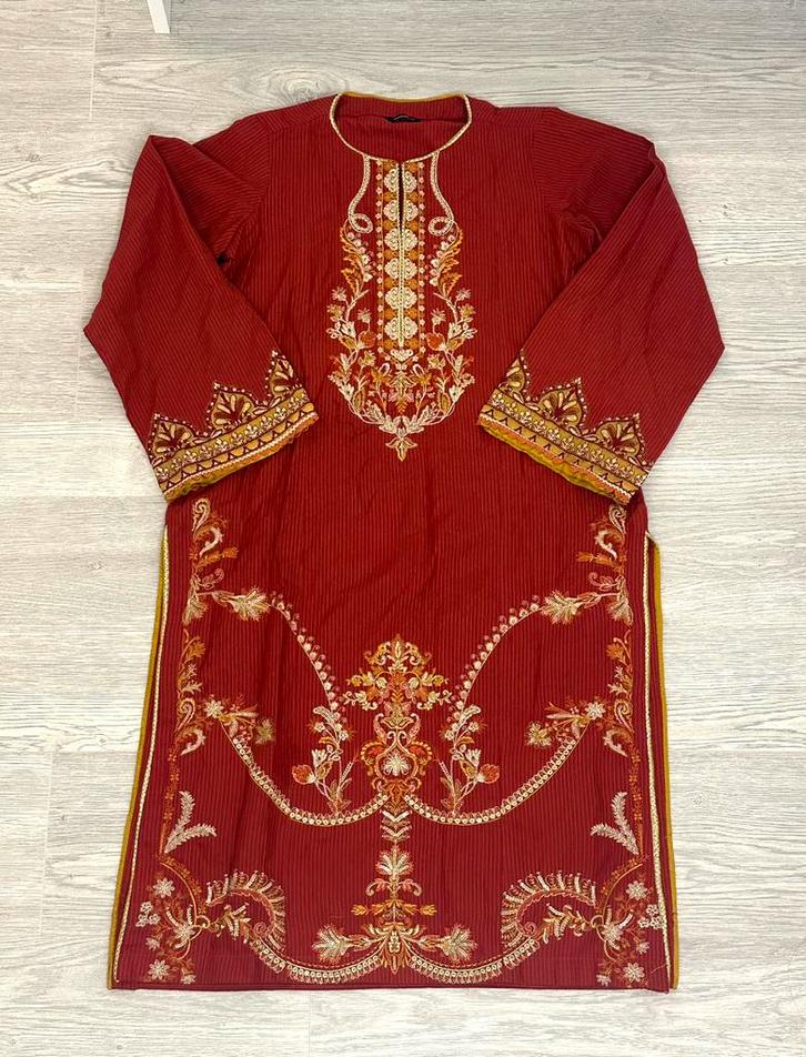Vintage Sapphire rode embroidery set maat M, Kleding | Dames, Jurken, Zo goed als nieuw, Maat 38/40 (M), Rood, Onder de knie, Ophalen of Verzenden