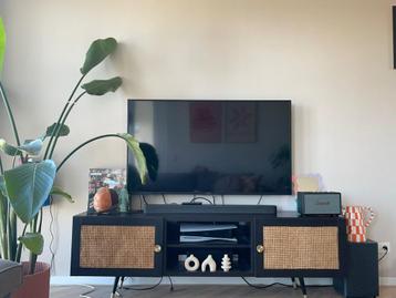 Uniek zelfontworpen TV-meubel (op basis van IKEA Besta)
