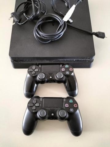 PlayStation 4 type slim kleur zwart met 2 controllers  beschikbaar voor biedingen