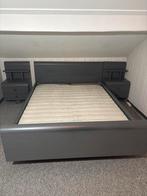 Grijze Tweepersoons Bed met Nachtkastjes, Ophalen, Tweepersoons, Zo goed als nieuw, 200 cm