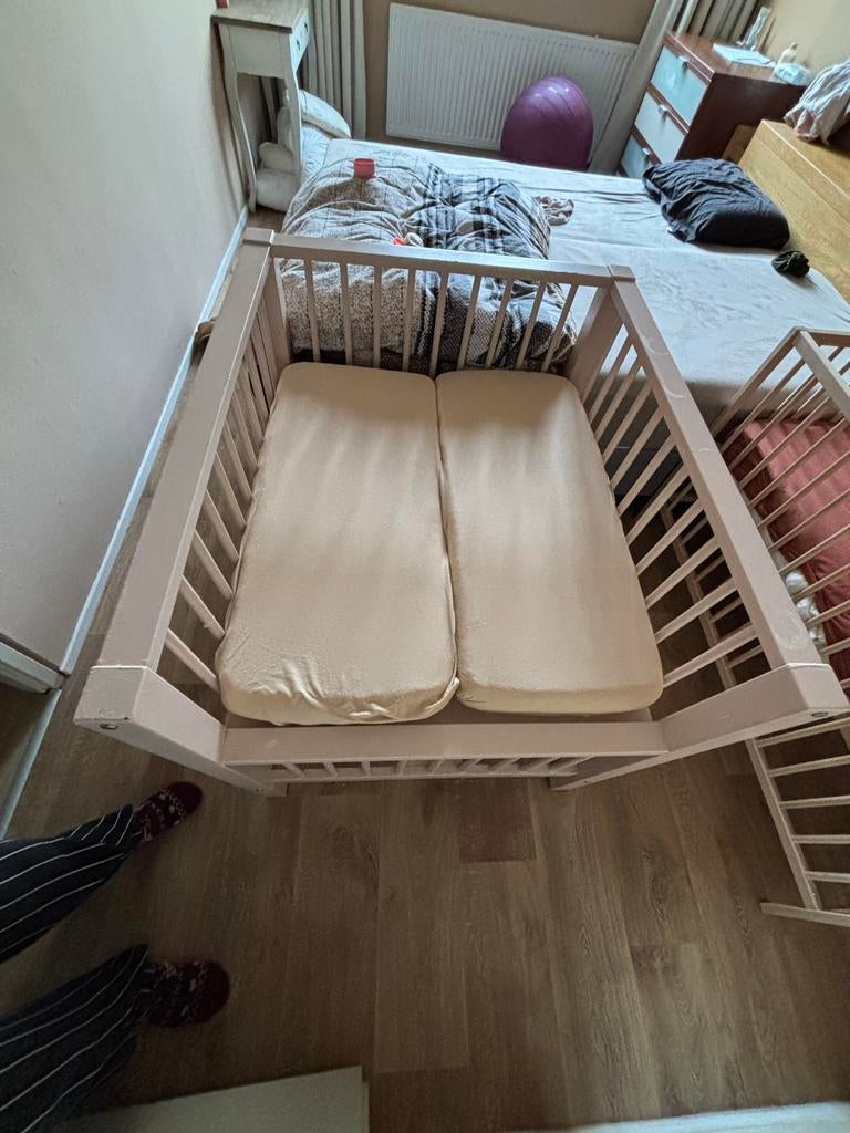 Tweeling ledikantje met matrassen en toebehoren, Ophalen, Gebruikt, Ledikant