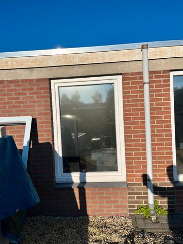 Kunststof raam met draai/kiep wit 110x160 beschikbaar voor biedingen