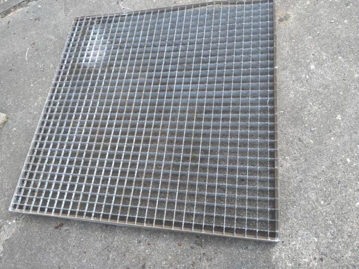 Vier stuks schraaprooster 100x100, Doe-het-zelf en Verbouw, Metalen, Gebruikt, IJzer, Ophalen