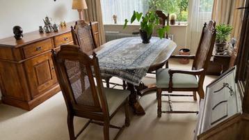 ovale "Winston" eetkamertafel met 4 stoelen beschikbaar voor biedingen
