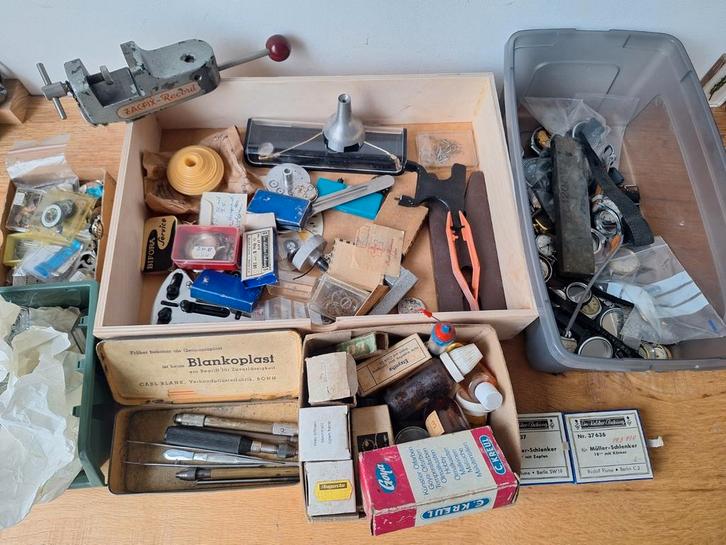 Groot lot met horloge / klokkenmaker gereedschap/ onderdelen, Antiek en Kunst, Antiek | Gereedschap en Instrumenten, Ophalen of Verzenden