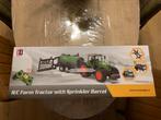 Rc Farm Tractor met sprinkler tank bij schaal 1/16 in doos, Elektro, Auto offroad, Nieuw, Ophalen of Verzenden