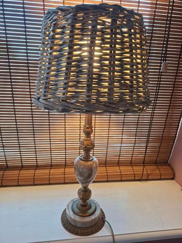 Vintage Marmeren Lamp met rotan Kap beschikbaar voor biedingen