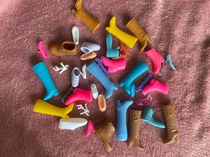 Partij vintage retro barbie sindy fleur pop schoenen laarzen, Verzamelen, Poppen, Gebruikt, Accessoires, Ophalen of Verzenden