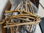GRATIS 38 dozen met bamboe kleerhangers, Kleding | Dames, Kledinghangers, Ophalen, Nieuw, Hout