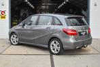 Mercedes-Benz B-Klasse 180 Ambition *Trekhaak | Halfleder |, Auto's, Mercedes-Benz, Voorwielaandrijving, 65 €/maand, Stof, Gebruikt