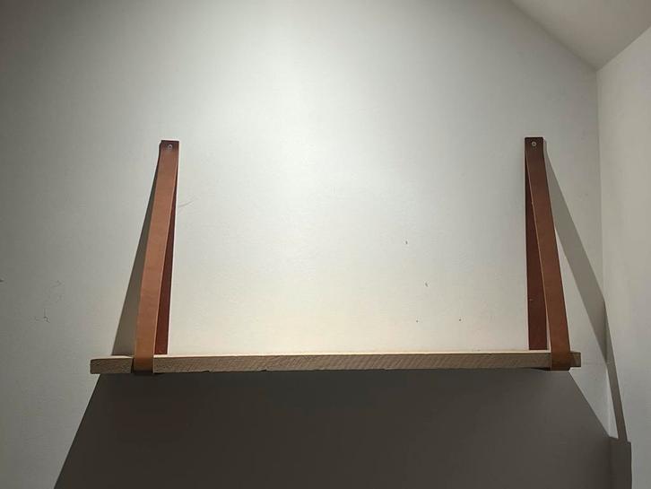 Boekenplank met leren riemen, Huis en Inrichting, Woonaccessoires | Wandplanken en Boekenplanken, Gebruikt, Ophalen