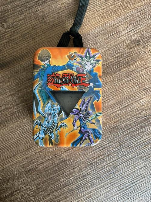 Zeldzame Yu-Gi-Oh tin uit 2003, Hobby en Vrije tijd, Verzamelkaartspellen | Yu-gi-Oh!, Zo goed als nieuw, Ophalen of Verzenden