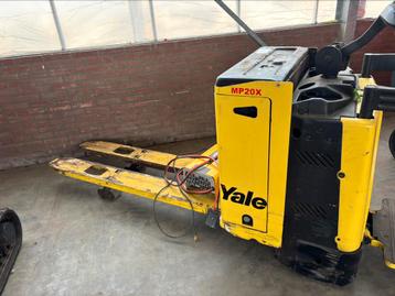 Yale lange sta palletwagen beschikbaar voor biedingen