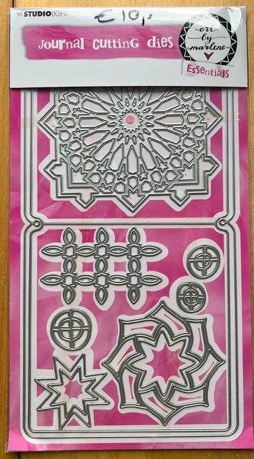 Studio Light cutting dies beschikbaar voor biedingen