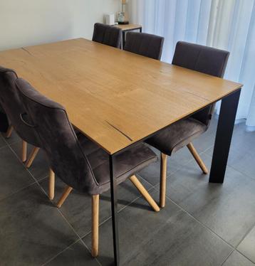 Eetkamertafel + 6 stoelen + 2 bijzettafels beschikbaar voor biedingen