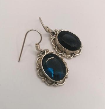 Retro stijl oorbellen  ovaal verzilverd donkerblauw kristal beschikbaar voor biedingen