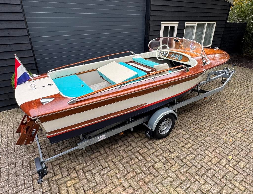 Riva Junior 1968 bouwnummer 267 Crusader V8 Pega boottrailer, Ophalen, Binnenboordmotor, 120 tot 200 pk, Zo goed als nieuw