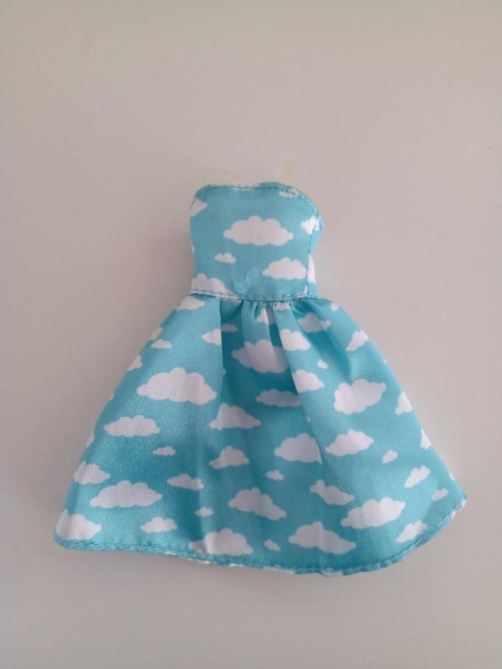 Kleding voor Poppen kleiner dan een Barbie (2) 17 foto's, Verzamelen, Poppen, Gebruikt, Kleertjes, Ophalen of Verzenden