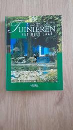 Tuinieren - het hele jaar (boek), Boeken, Wonen en Tuinieren, Ophalen of Verzenden, Zo goed als nieuw, Tuinieren en Tuinplanten