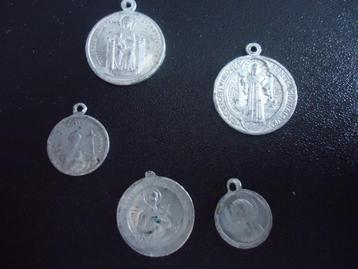 5 X vintage scapulier- medailles - hanger - godsdienst - oud beschikbaar voor biedingen