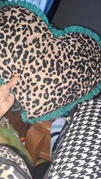 Gezocht patty brard kussens de hartvormige kussens, Huis en Inrichting, Ophalen of Verzenden, Zo goed als nieuw, Rond