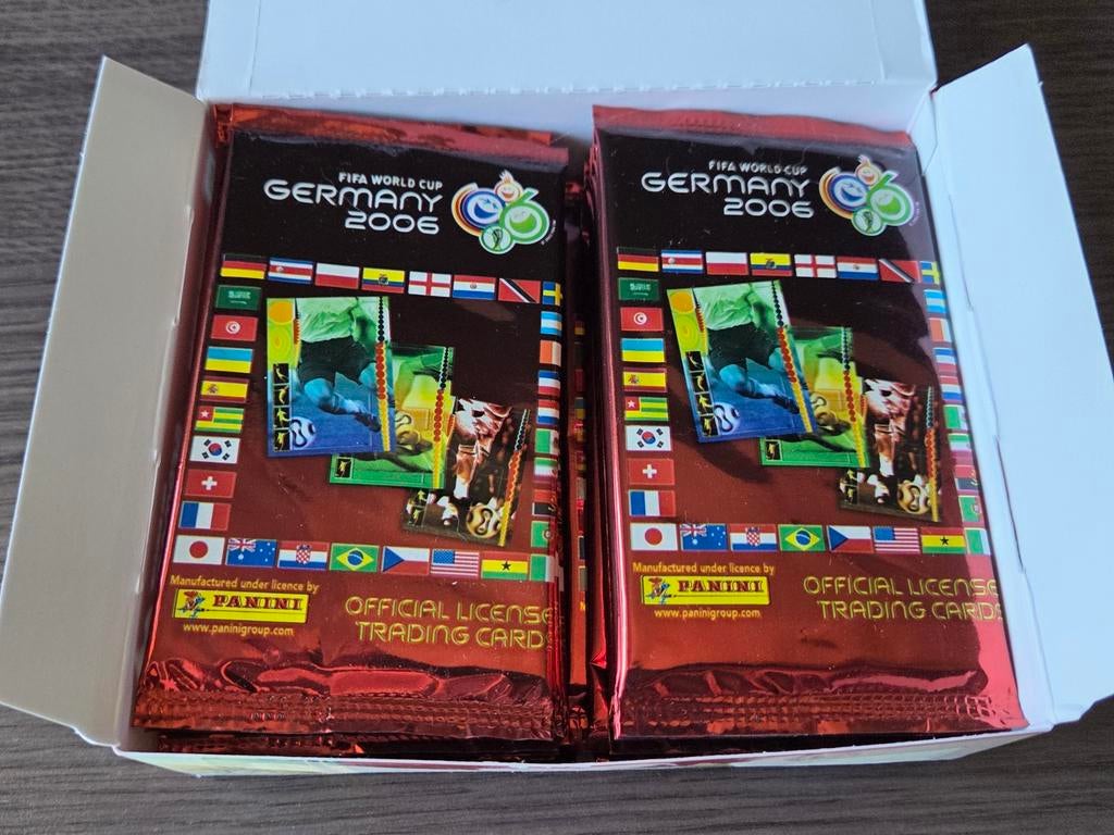Panini World Cup 2006 trading cards doos met 24 zakjes, Verzamelen, Sportartikelen en Voetbal, Nieuw, Poster, Plaatje of Sticker