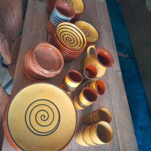 Tapas servies, spaans aardewerk, geel en bruin diverse items, Huis en Inrichting, Keuken | Servies, Gebruikt, Bord(en), Overige stijlen