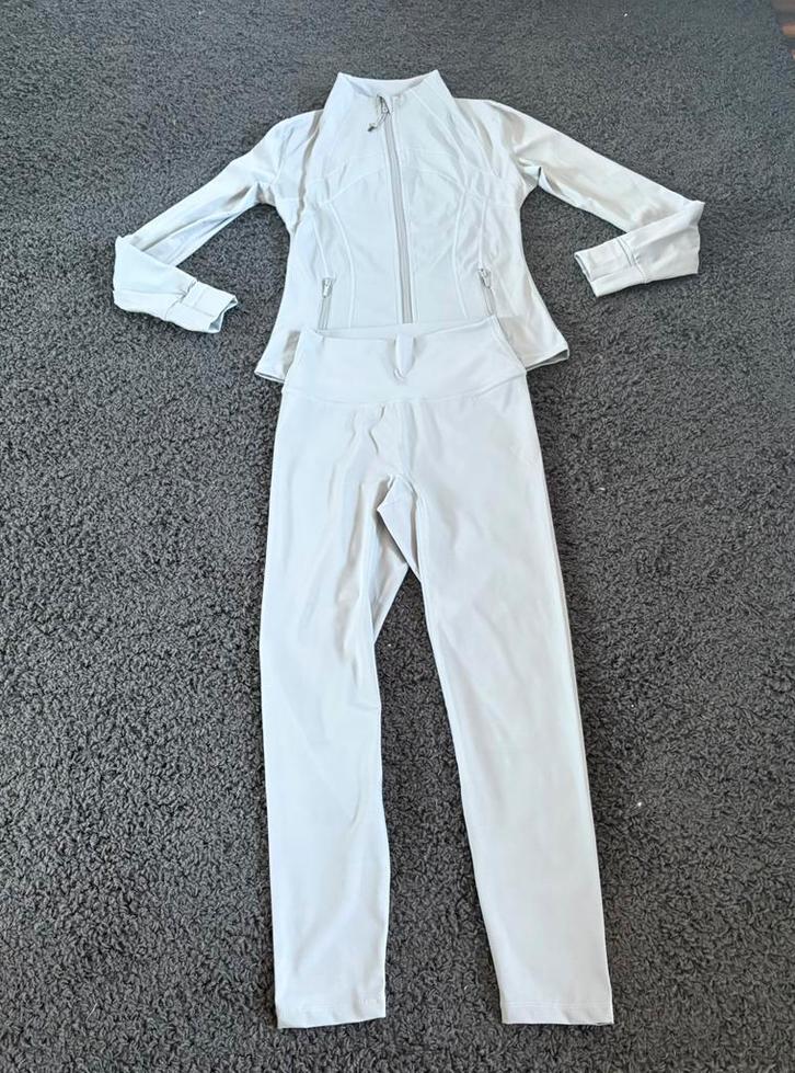 Lululemon Complete Set Grijs - maat 6, Kleding | Dames, Sportkleding, Nieuw, Fitness of Aerobics, Maat 36 (S), Grijs, Verzenden