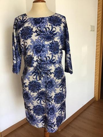 Poools jurk met blauwe bloemen, maat 36