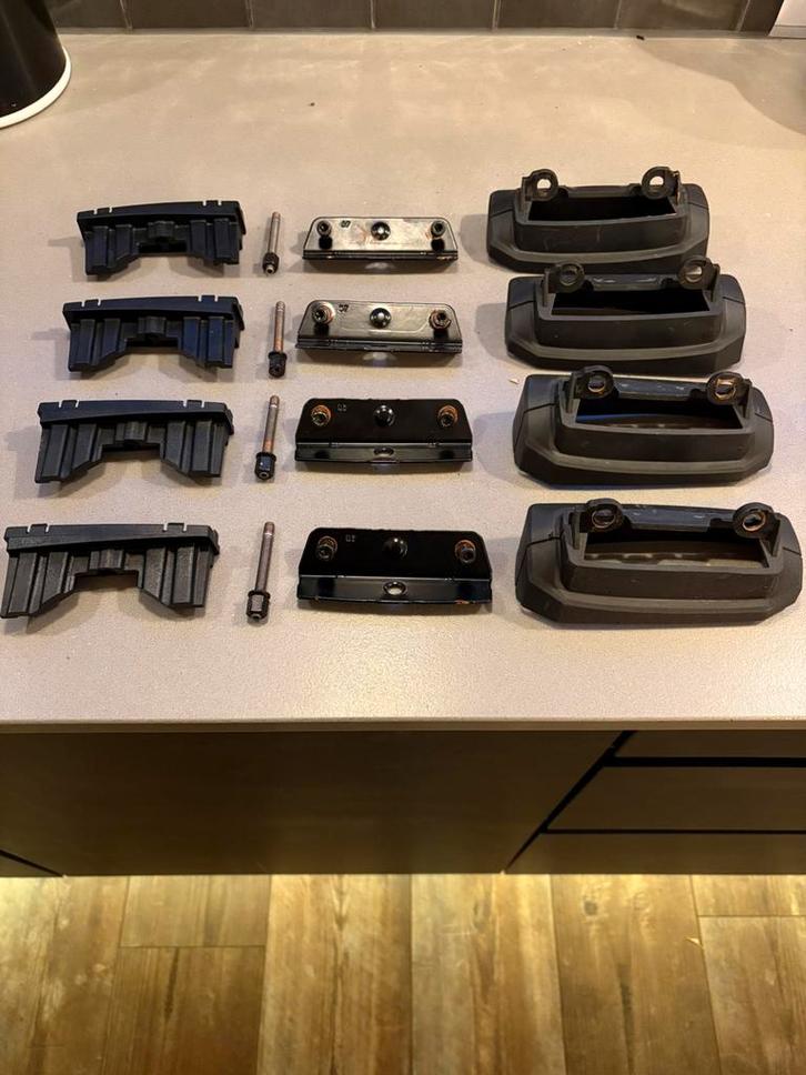 BMW XT 3028 kit voor de Thule Wingbar Edge 959X/959XB, Auto diversen, Dakdragers, Zo goed als nieuw, Ophalen