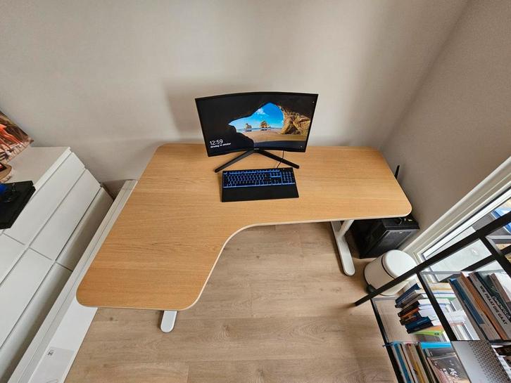 Ikea bureau, Huis en Inrichting, Bureaus, Zo goed als nieuw, Ophalen