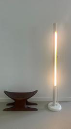 Vintage metalen witte vloerlamp, retro 80’s, Huis en Inrichting, Lampen | Vloerlampen, Ophalen, Gebruikt, 100 tot 150 cm, Metaal
