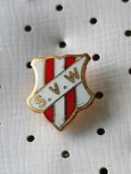 SPELD VOETBAL   S V W, Verzamelen, Speldjes, Pins en Buttons, Ophalen of Verzenden, Gebruikt, Sport, Speldje of Pin